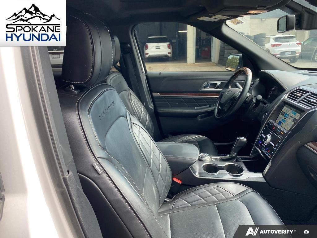 Used 2018 White Platinum Metallic Tri-Coat Ford Platinum image 25