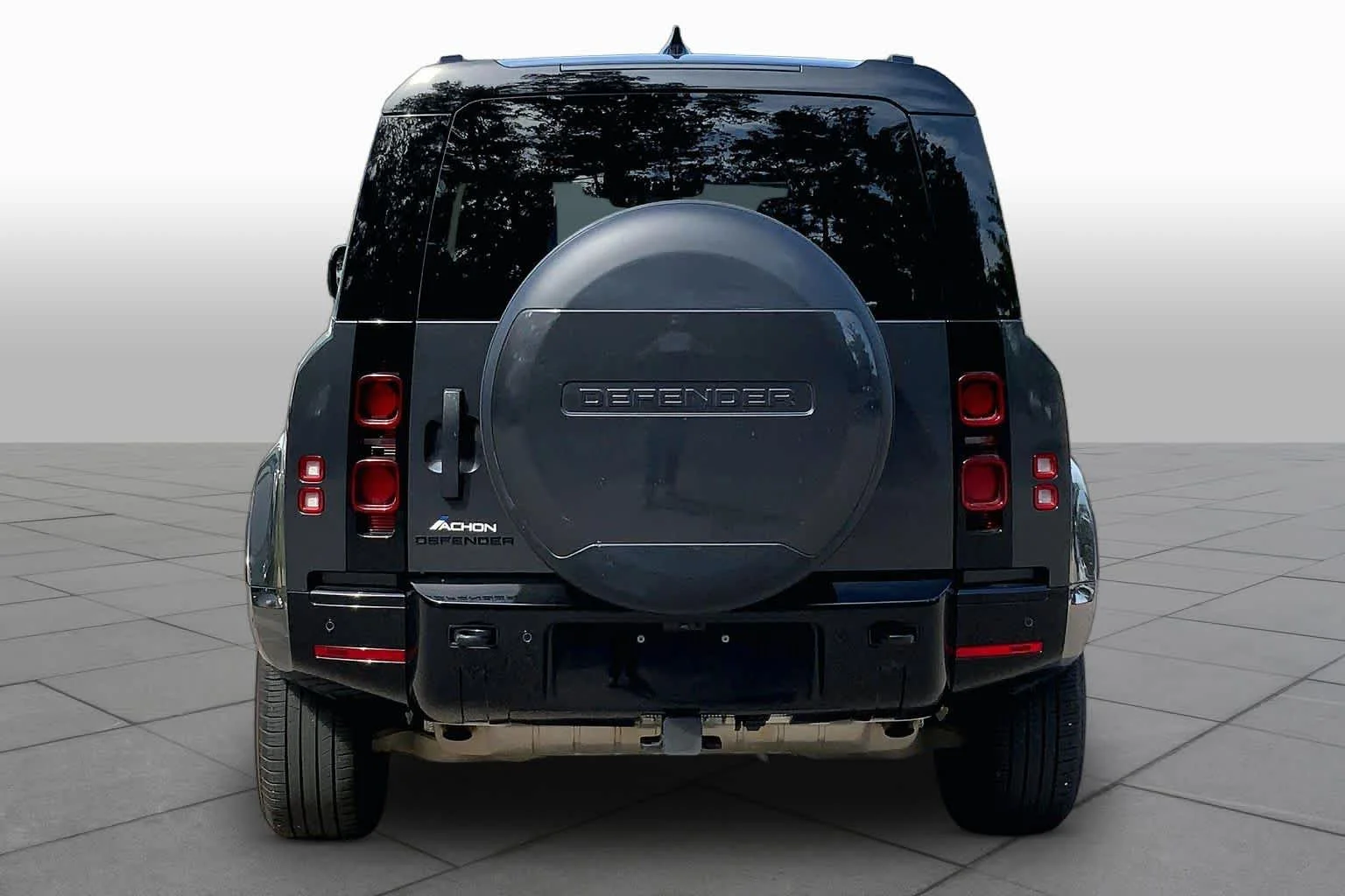 Used 2024 Carpathian Grey Premium Metallic Land Rover X-Dynamic SE image 5