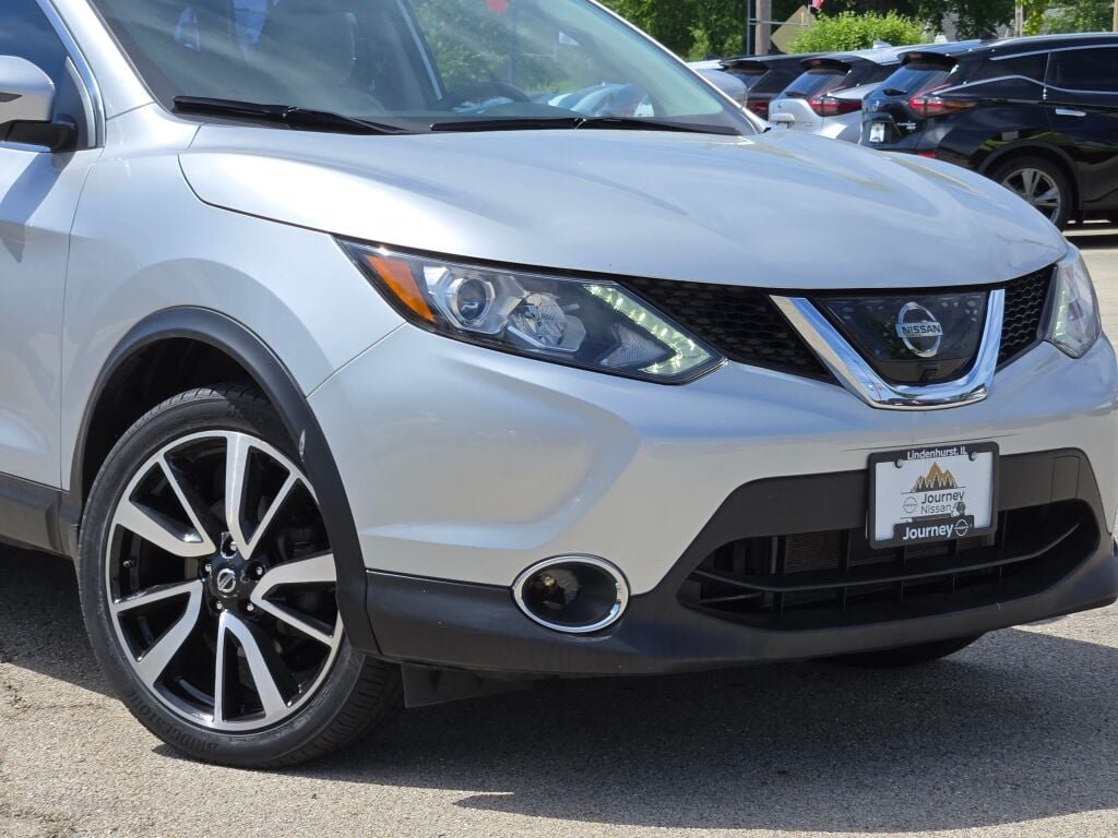 Used 2018 Nissan Rogue Sport SL with VIN JN1BJ1CR3JW208588 for sale in Lindenhurst, IL