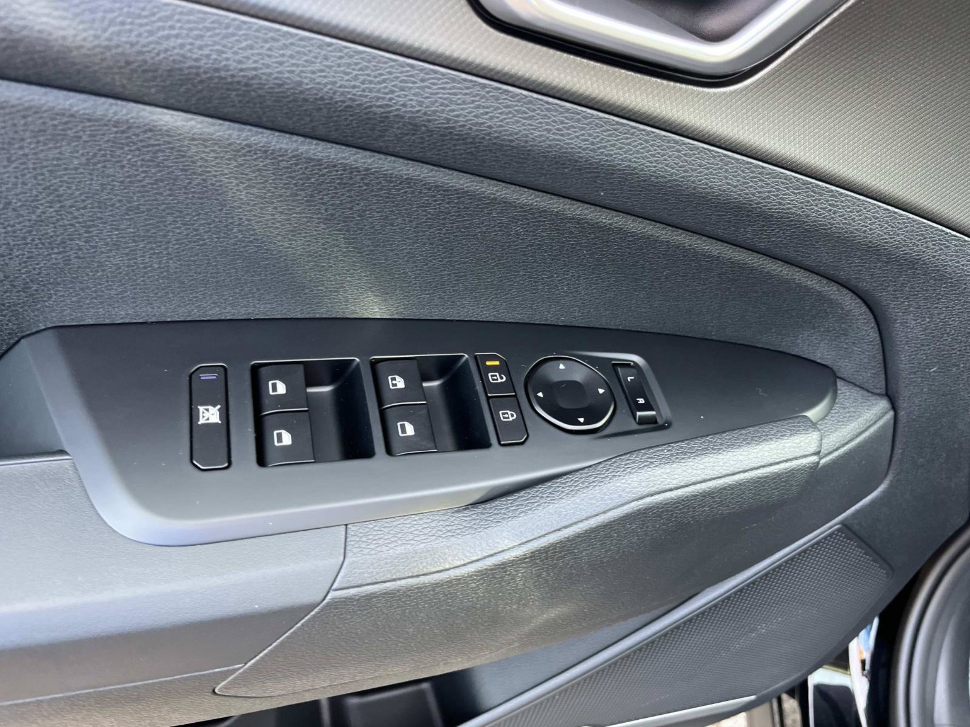 New 2027 Ebony Black Kia LX image 19