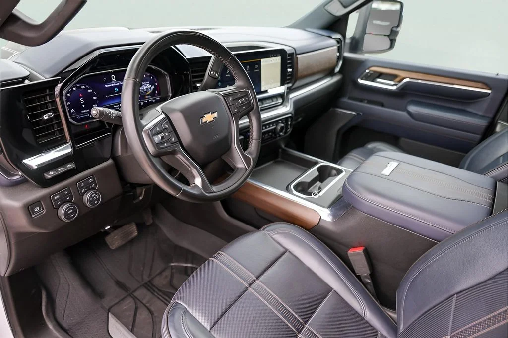 Used 2024 White Chevrolet High Country image 13