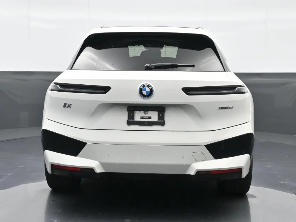 Used 2024 White BMW xDrive50 image 7