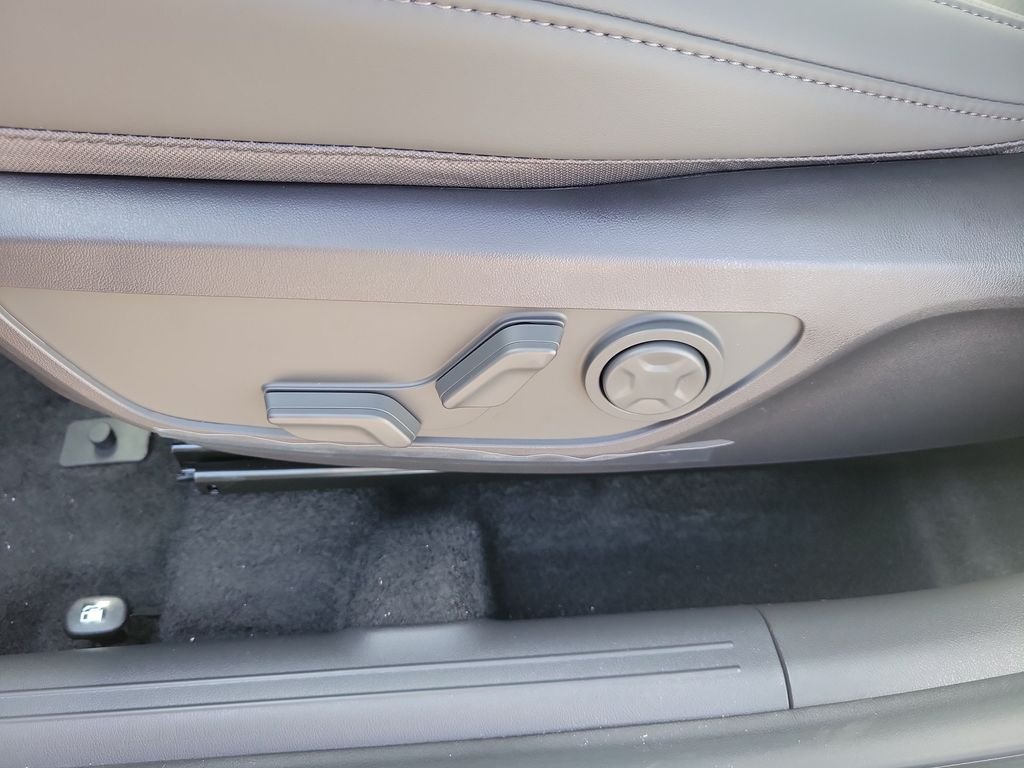 New 2027 Snow White Pearl Kia EX image 25