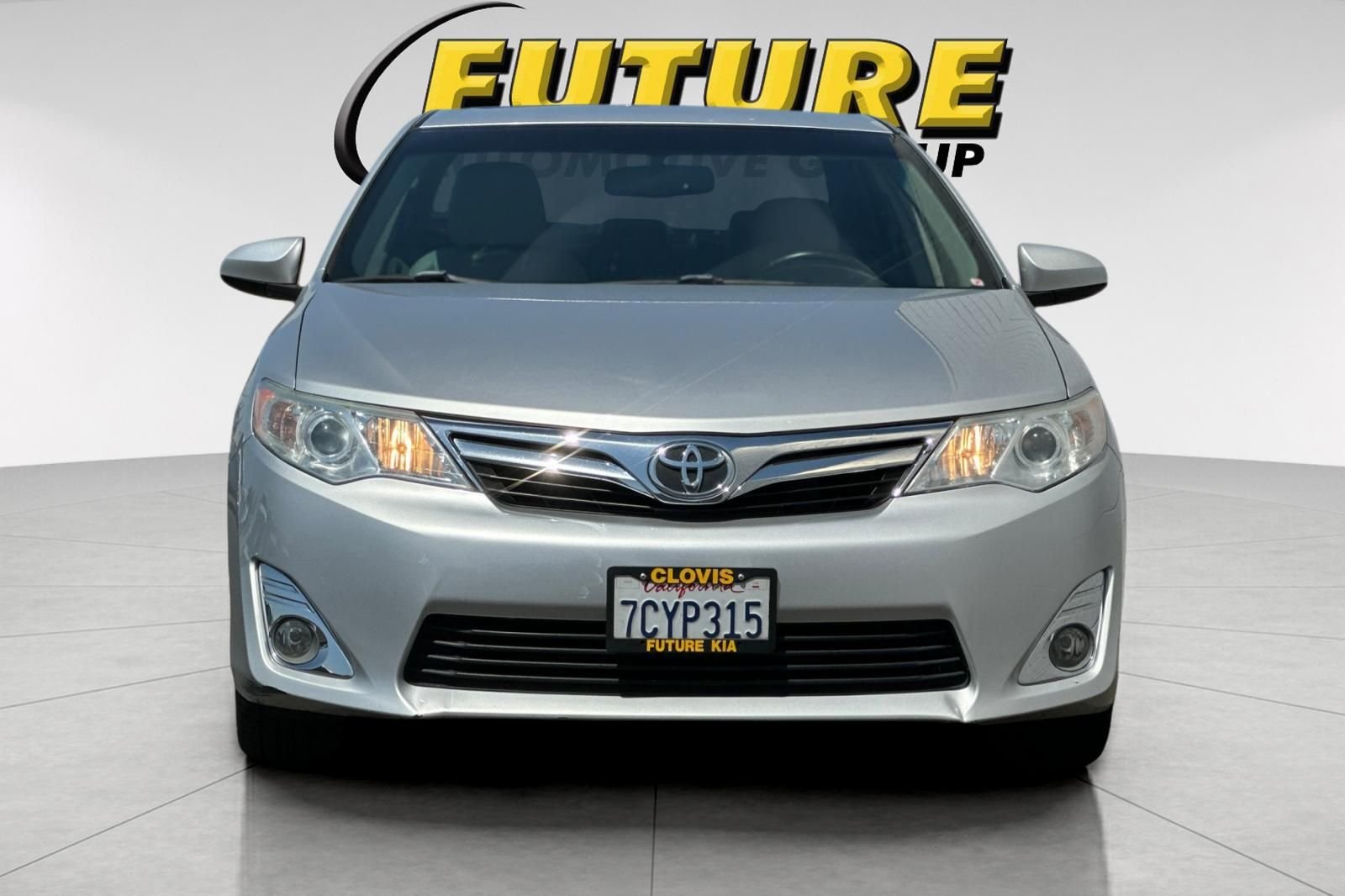 Used 2014 Silver Toyota XLE image 9