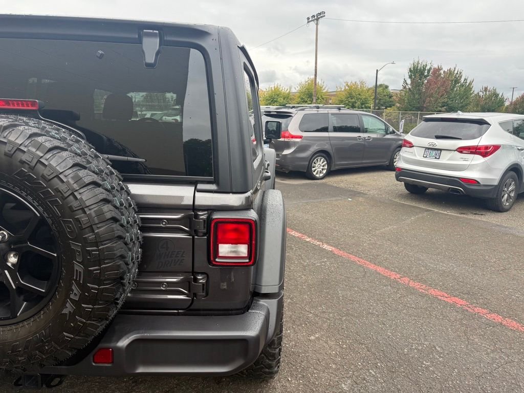 Used 2025 Granite Crystal Metallic Clearcoat Jeep Willys image 5