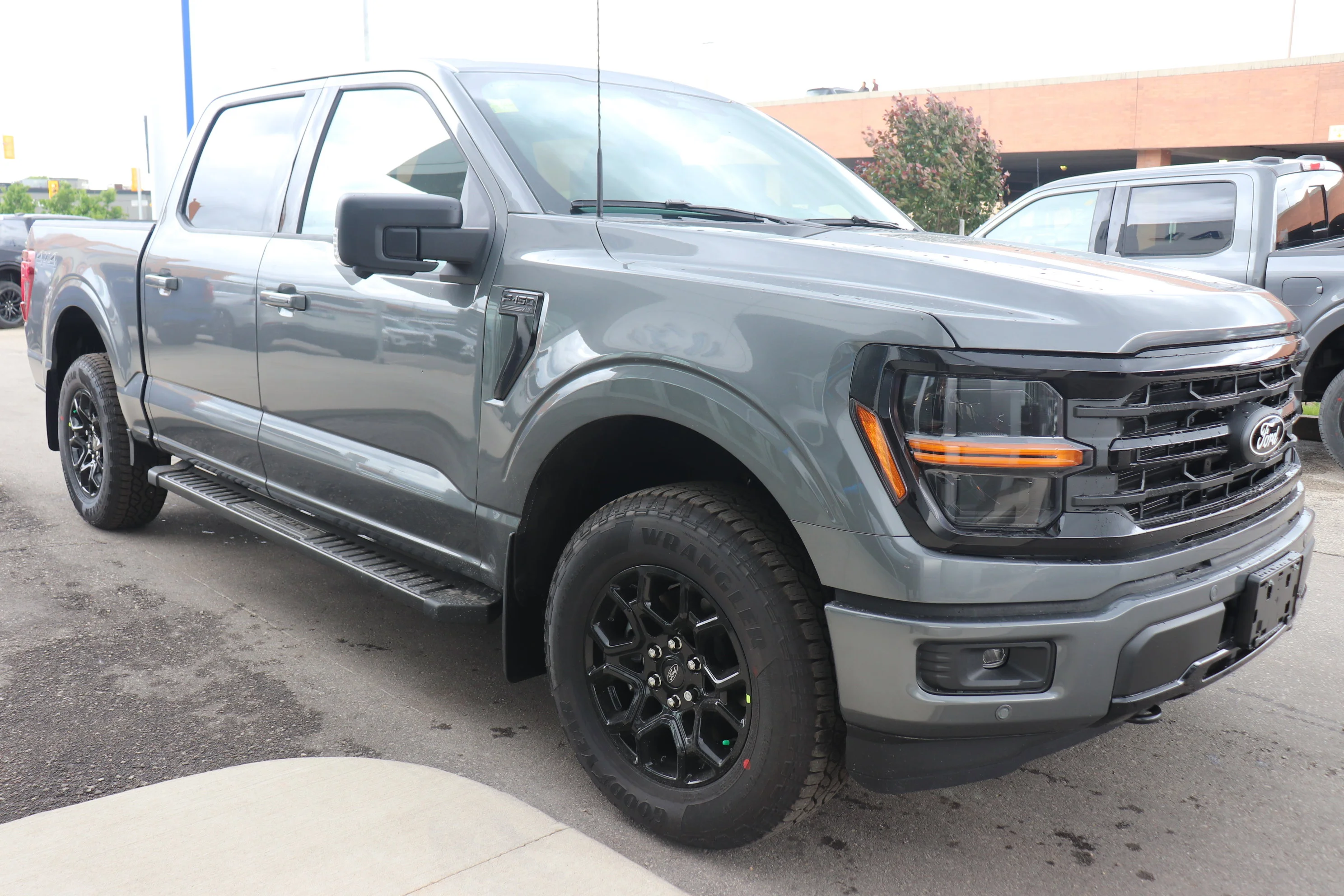 New 2026 CARBONIZED GREY METALLIC Ford XLT image 4