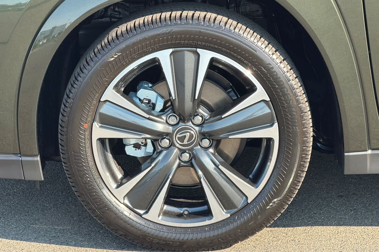 New 2026 Nori Green Pearl Lexus UX 300h PREMIUM AWD image 31
