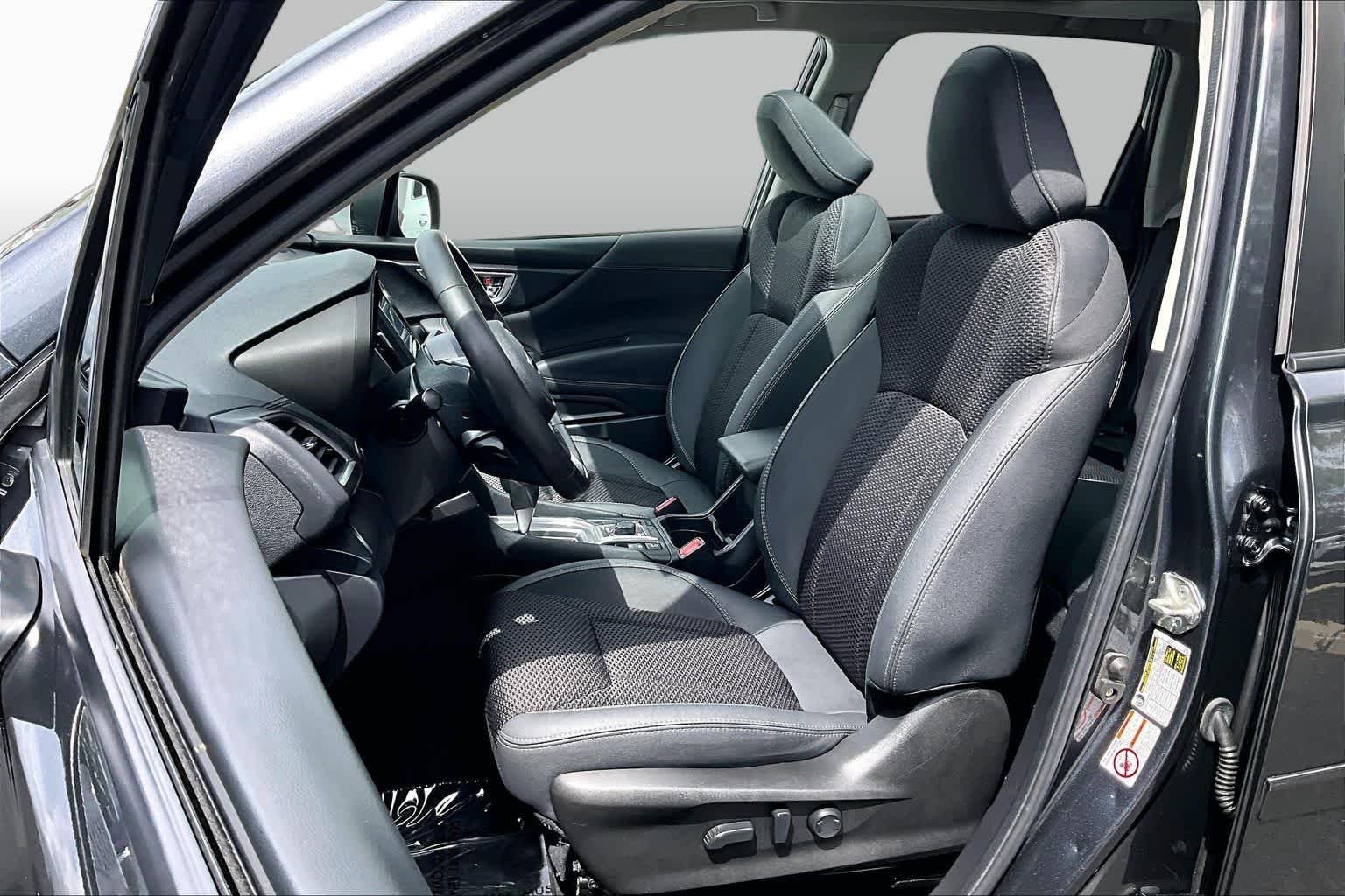 Used 2019 Dark Gray Metallic Subaru Premium image 8