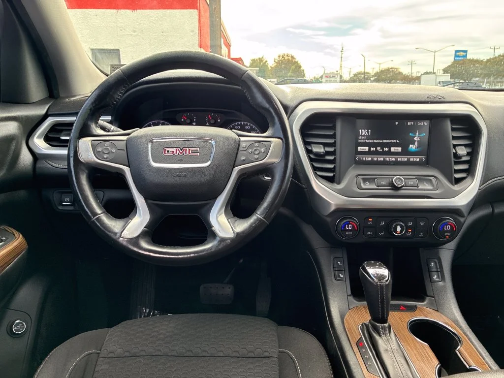 Used 2017 White GMC SLE-2 image 23
