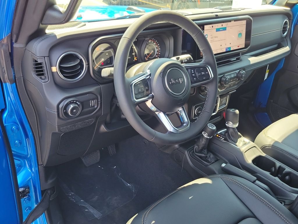 New 2026 Hydro Blue Pearl-Coat Exterior Paint Jeep Sahara image 16
