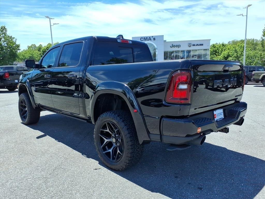 New 2026 Diamond Black Crystal Pearl-Coat Exterior Paint RAM Big Horn image 7