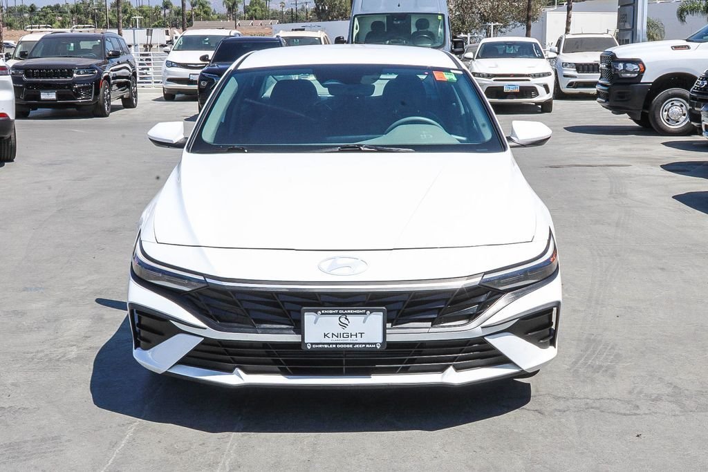 Used 2024 White Hyundai SEL image 3