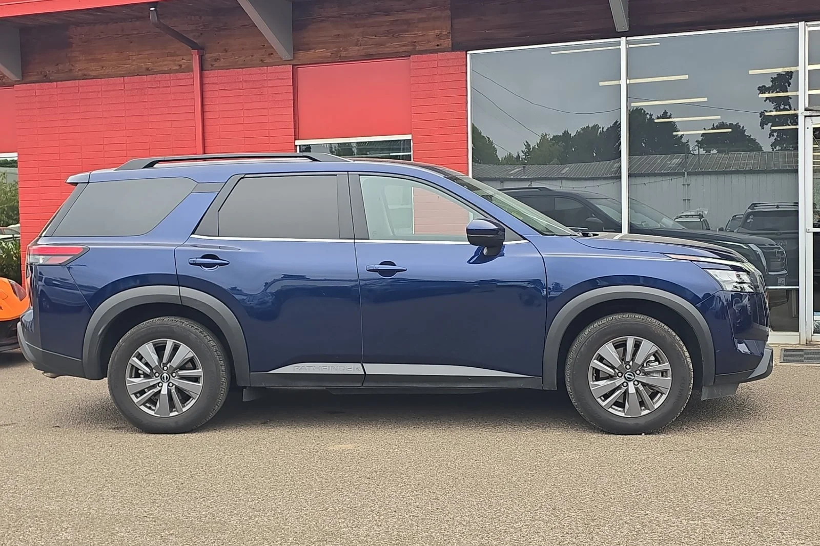 Used 2025 Deep Ocean Blue Pearl Nissan SV image 3