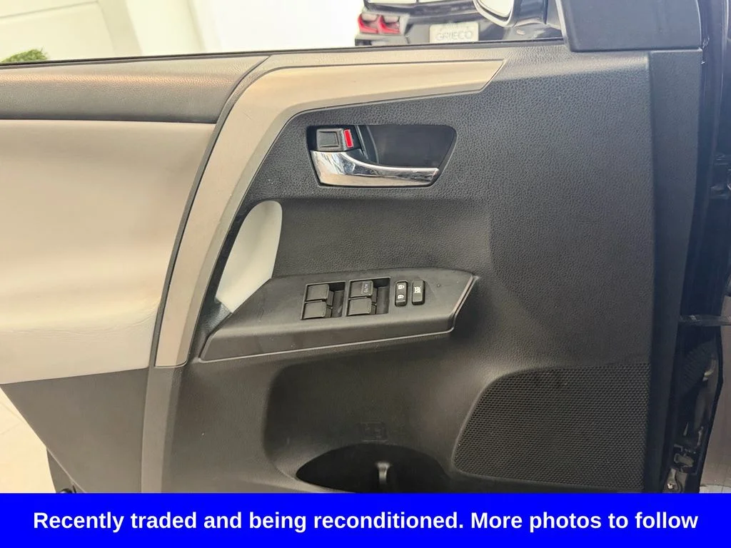 Used 2018 Black Toyota XLE image 25