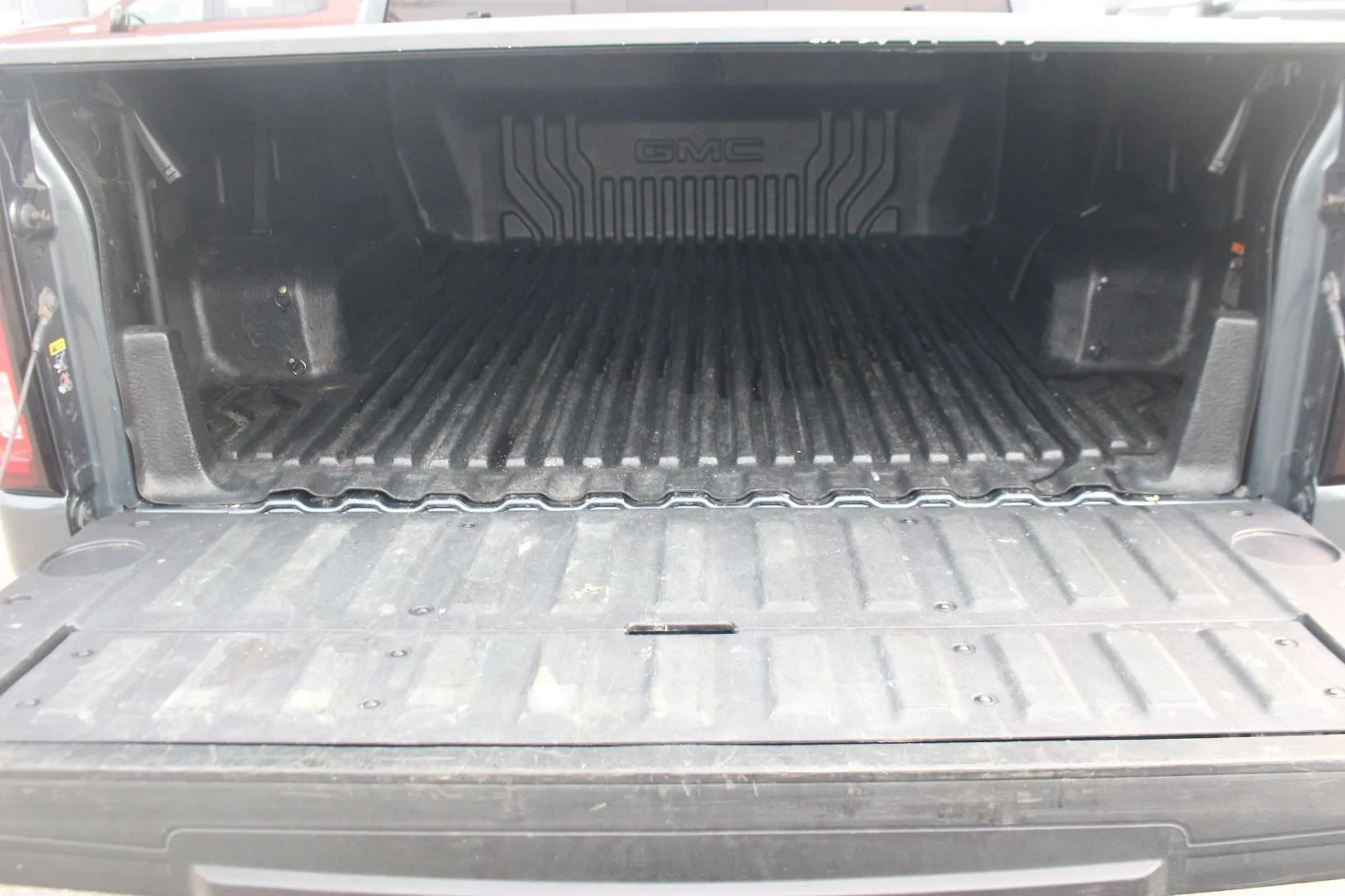 Used 2019 DARK SKY METALLIC GMC SLT image 10