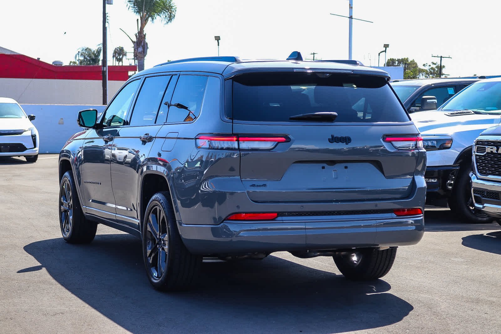 New 2027 Sting-Gray Clear-Coat Paint Jeep Limited Reserve image 6