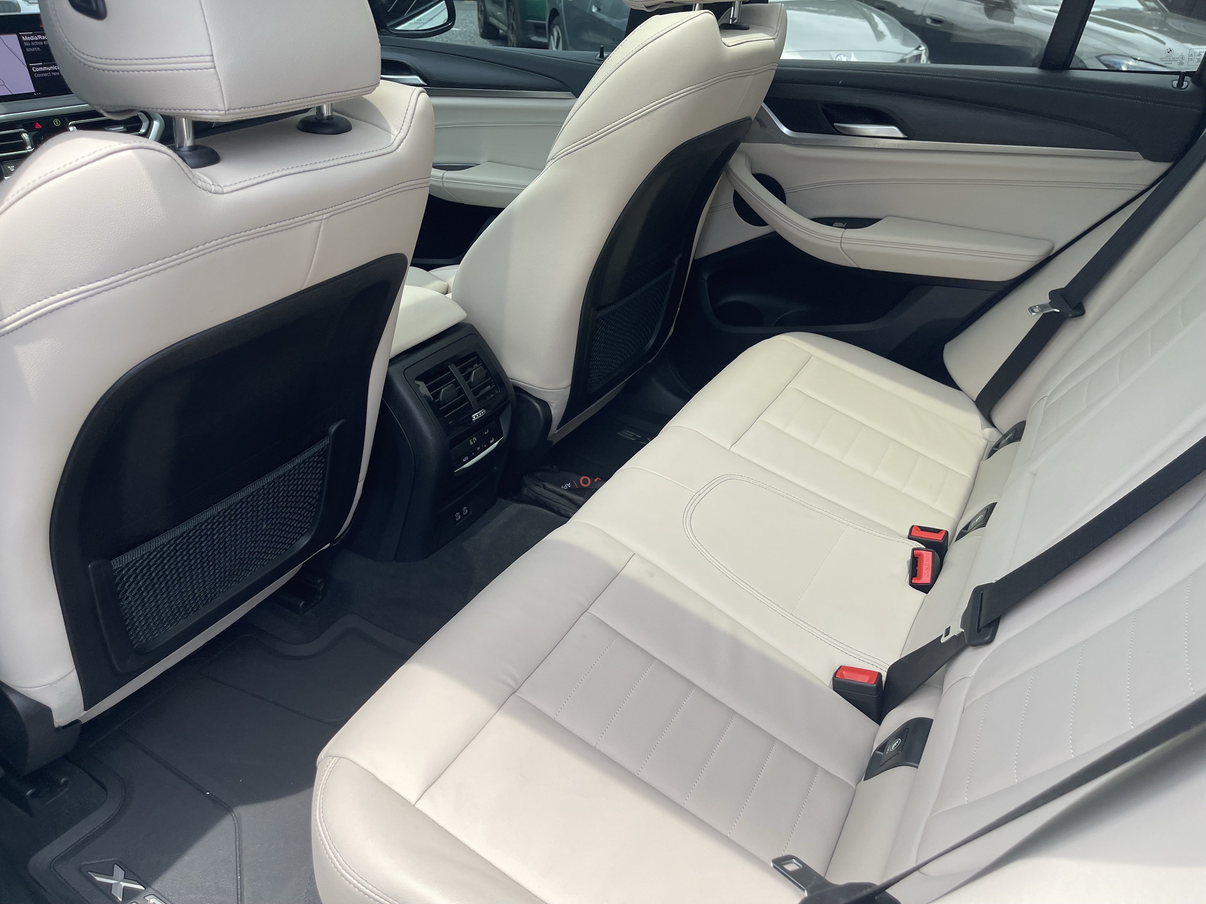 Used 2022 Alpine White BMW M40i image 17