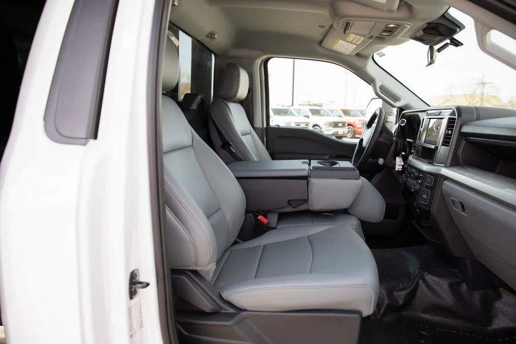 2025 Ford F-550 Super Duty Chassis Cab XL - Photo 34