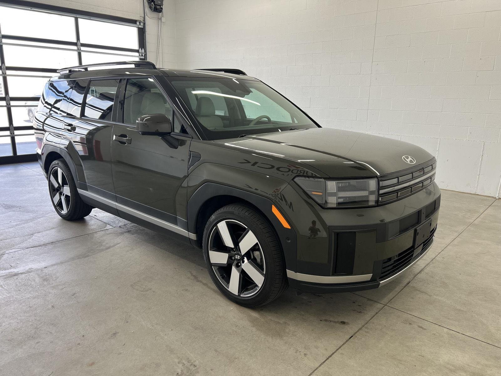 Used 2024 Rockwood Green Hyundai Limited image 5