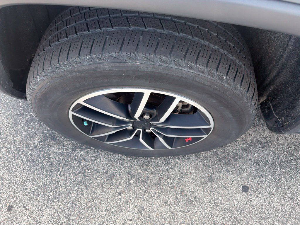 Used 2019 Sting-Gray Clearcoat Jeep Trailhawk image 3