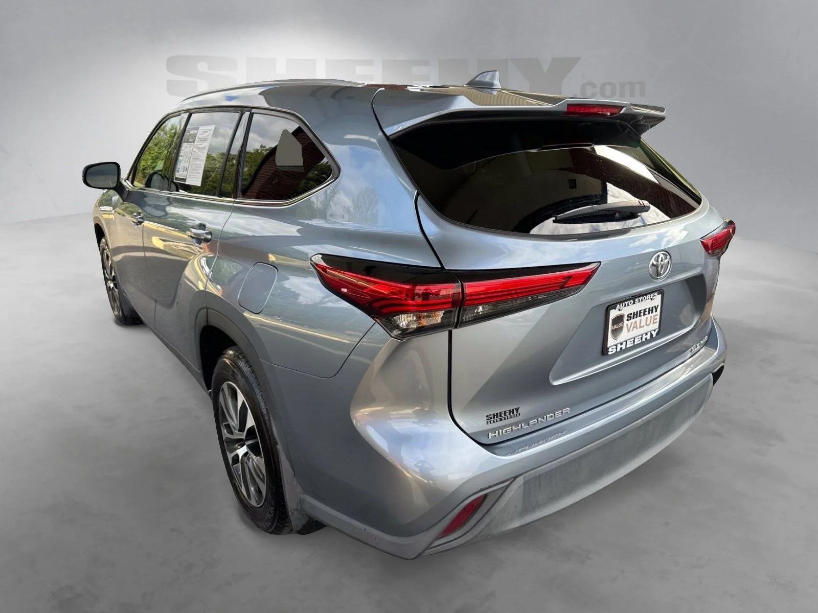 Used 2022  Toyota XLE image 13