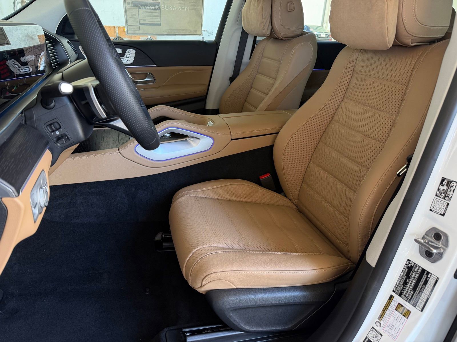 New 2026 MANUFAKTUR Moonlight White Metallic Mercedes-Benz GLS 450 image 39