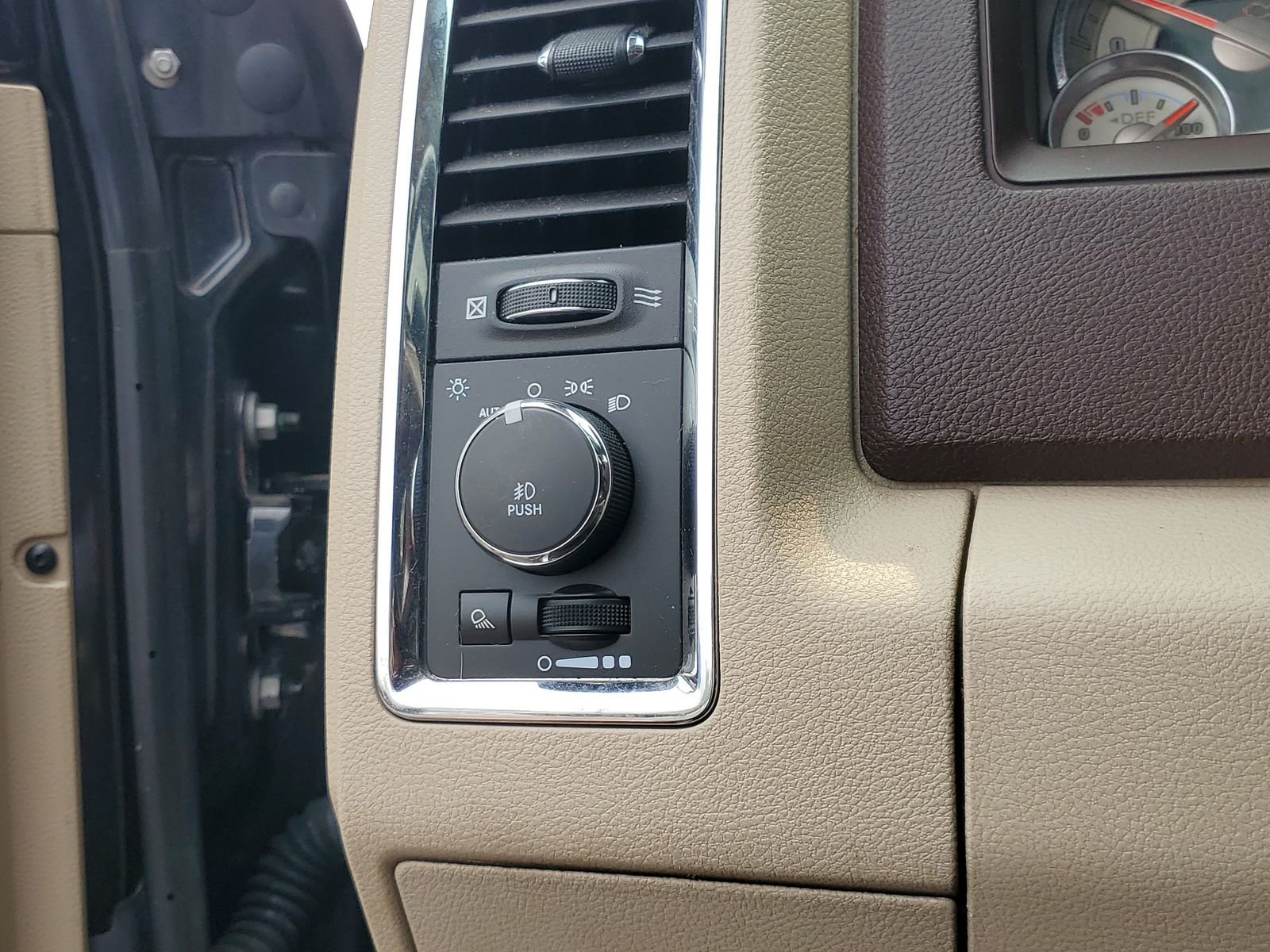 Used 2015 Black Ram Laramie Longhorn image 15