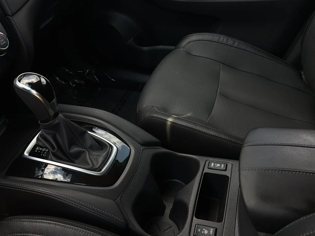 Used 2017 Midnight Jade Nissan SL image 14