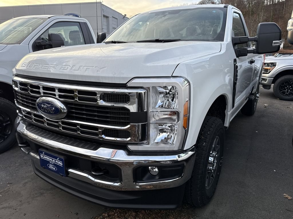 New 2025 Oxford White Ford F-350® XLT image 3