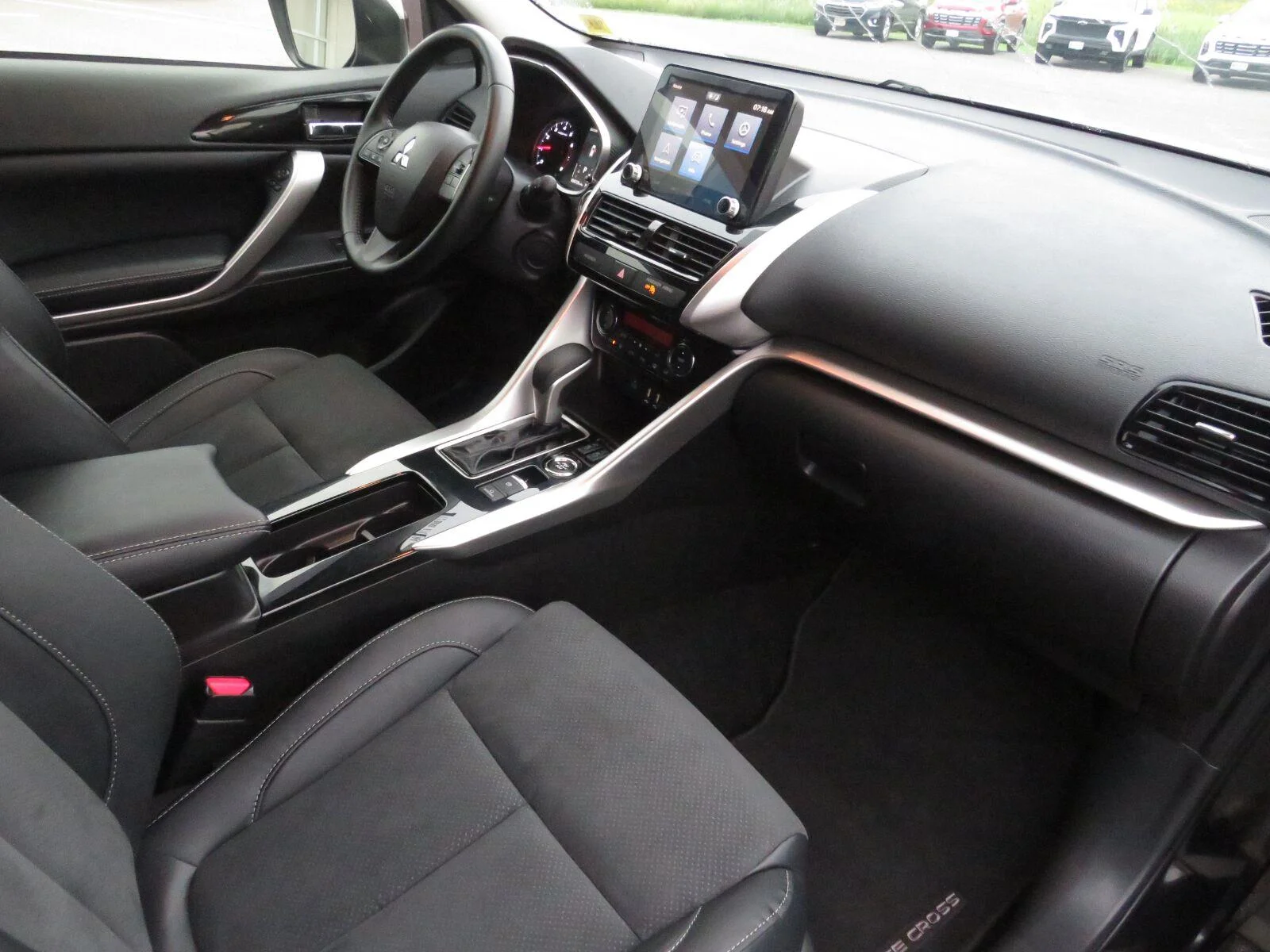 Used 2023 Black Mitsubishi SE image 21