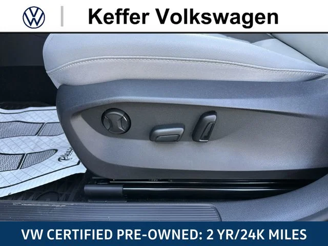Certified Used 2023 Black Volkswagen 1.5T SE image 15