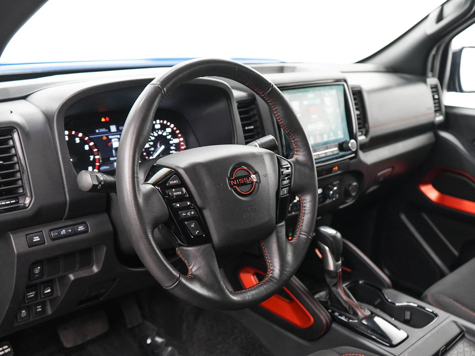 Used 2024 Bluestone Pearl Nissan PRO-4X image 21