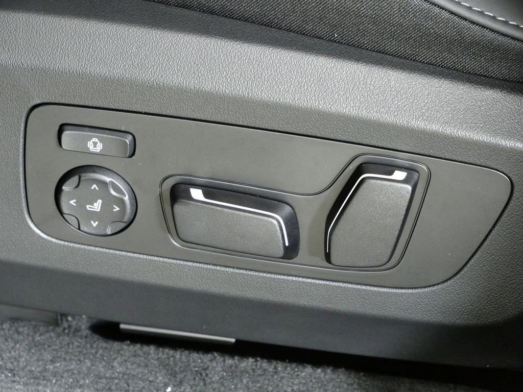 Used 2026 Black Sapphire Metallic BMW 30 xDrive image 37