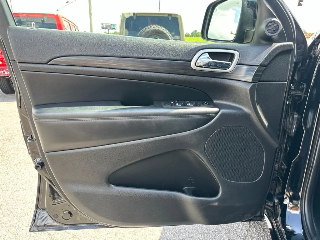 Used 2021 Black Jeep Laredo X image 24