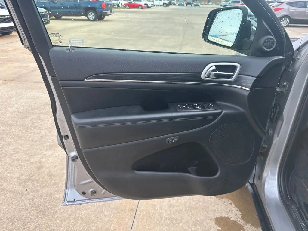 Used 2021 Silver Jeep Limited image 6