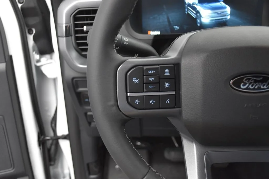 New 2026 Oxford White Ford XLT image 9