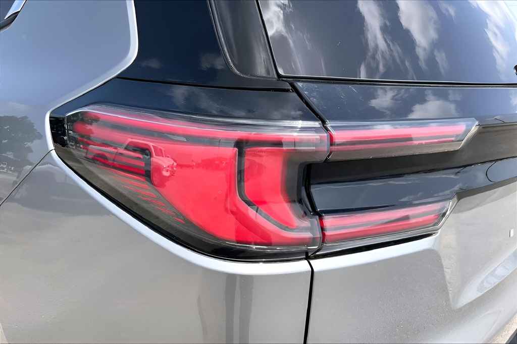 Used 2026 Silver GMC Elevation image 30