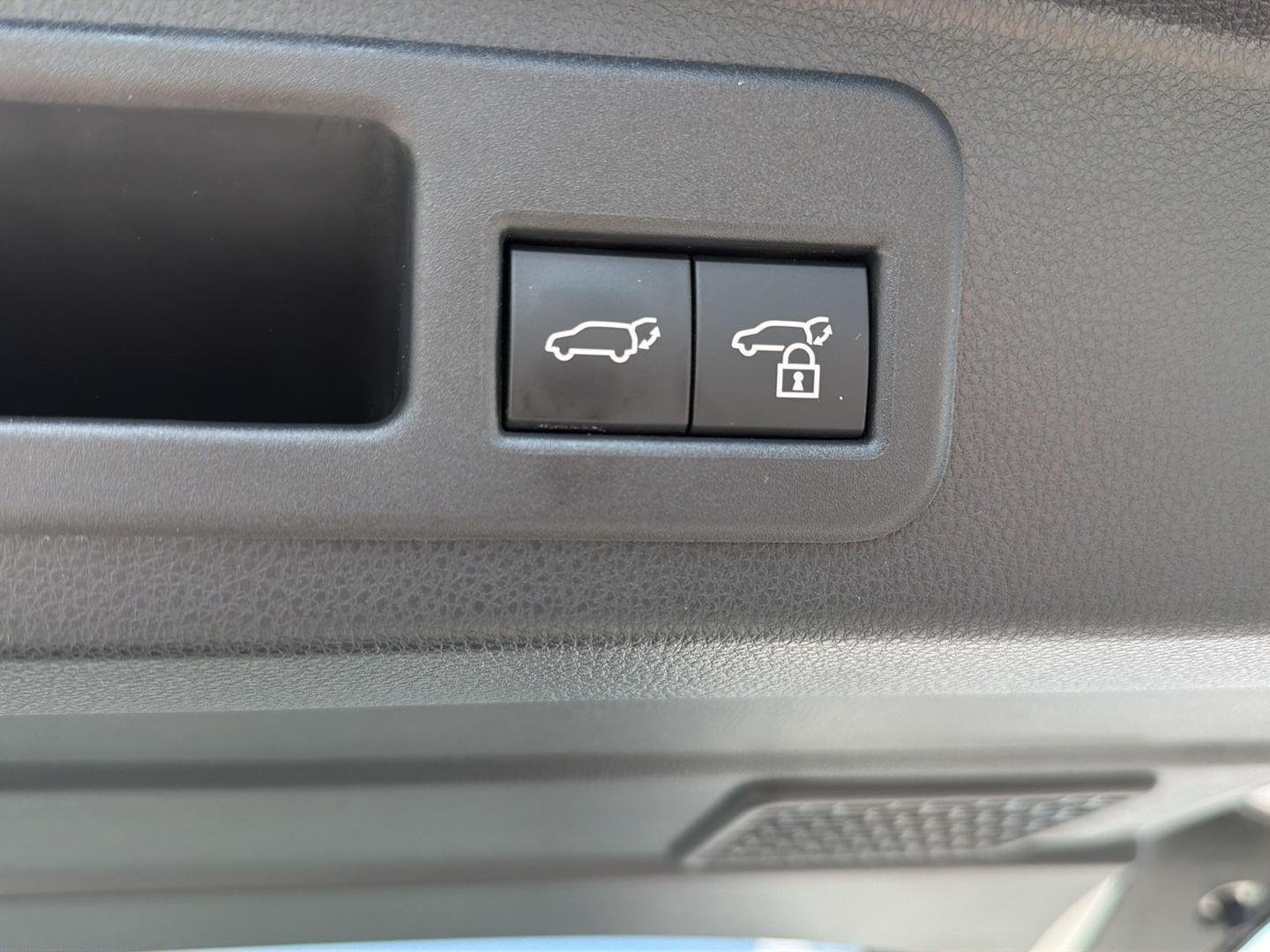 Used 2025 Ice Cap Toyota Hybrid Platinum image 36