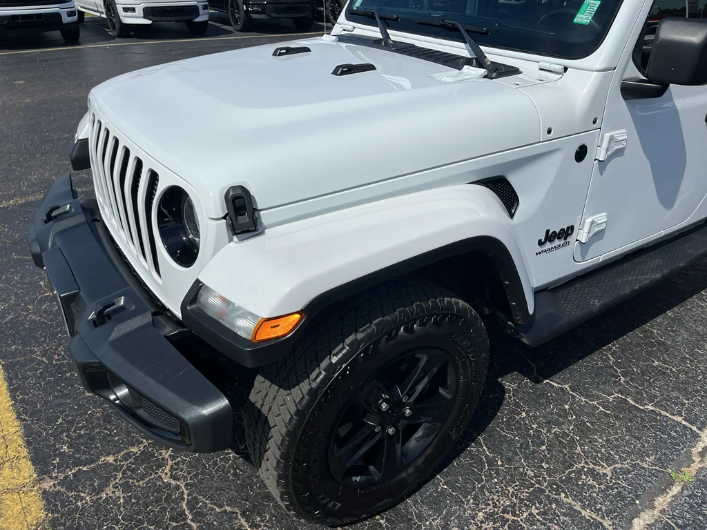 Used 2021 Bright White Clearcoat Jeep Unlimited Sahara Altitude image 8