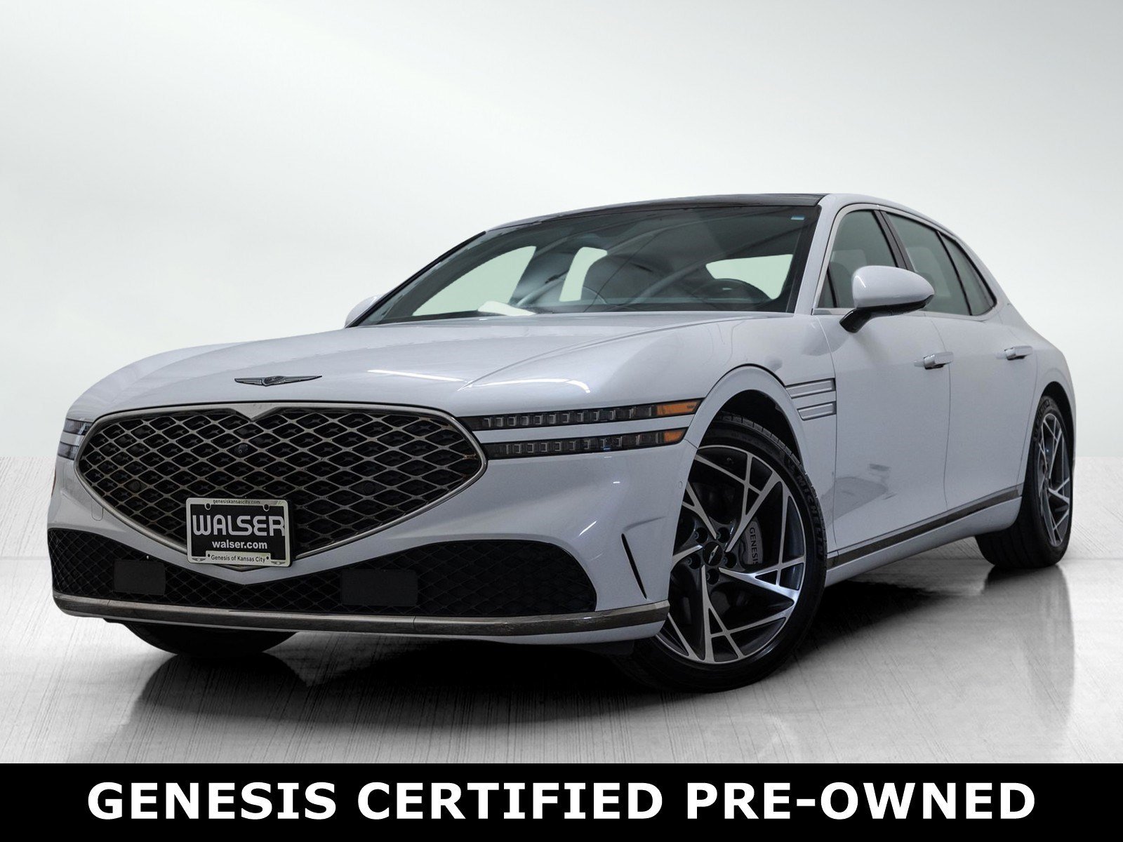 Certified Used 2023 Uyuni White Genesis 3.5T image 1
