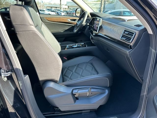 New 2026 Black Volkswagen 2.0T SE w/Technology image 13