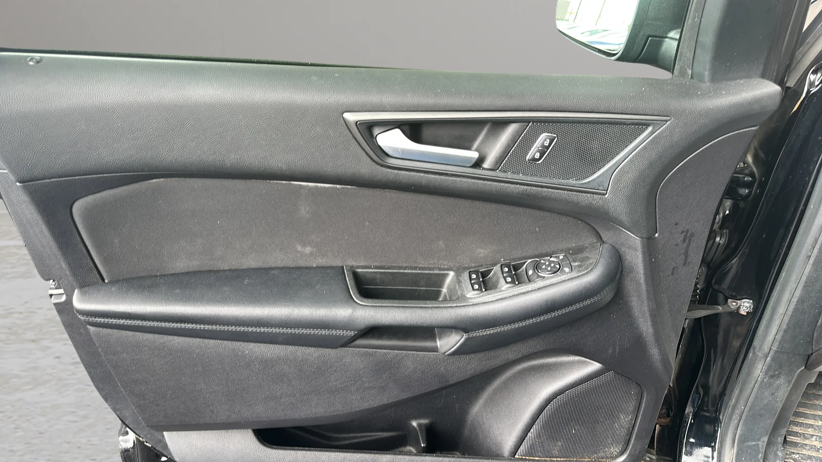 Used 2018 Black Ford SE image 18