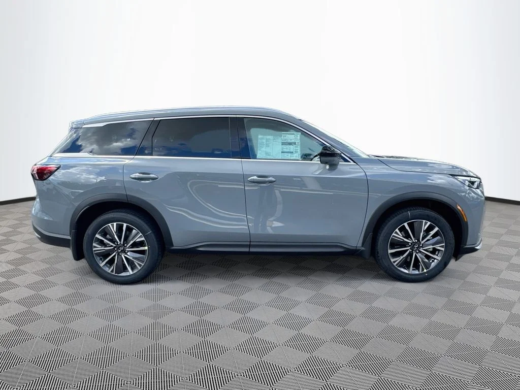 New 2027 Gray INFINITI LUXE image 4