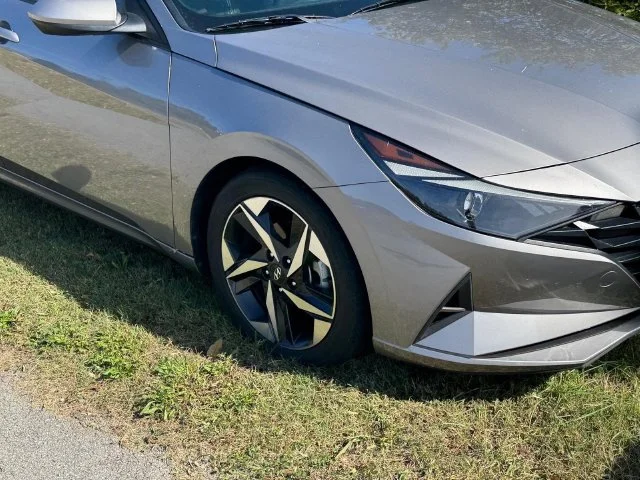 Used 2023 Silver Hyundai SEL image 10