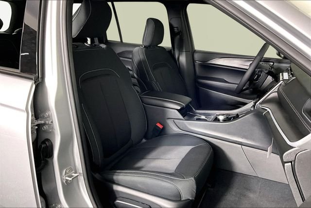 New 2026 Silver Zynith Jeep Laredo X image 12