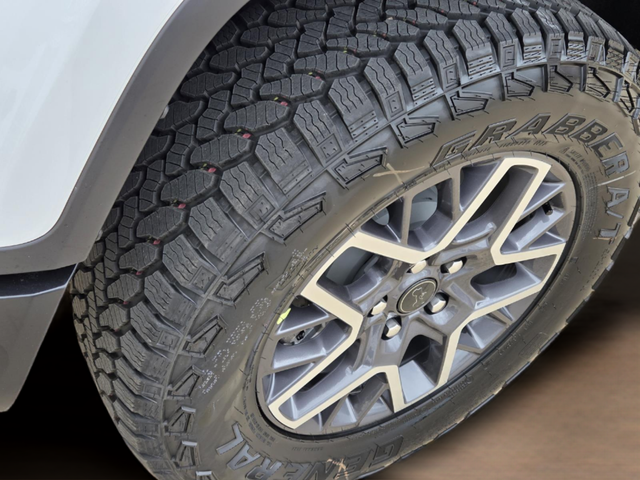 New 2026 Bright White Clear-Coat Exterior Paint Jeep Sahara image 7