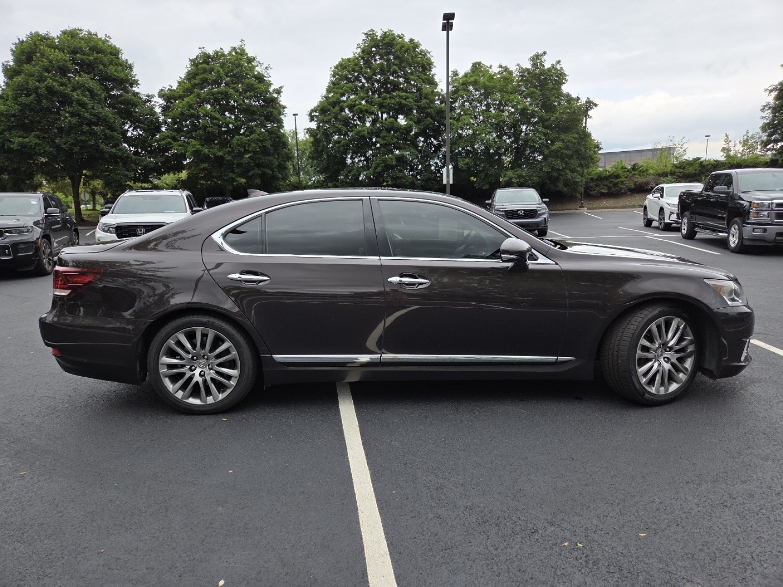 Used 2015 Pearl Lexus 460 image 24