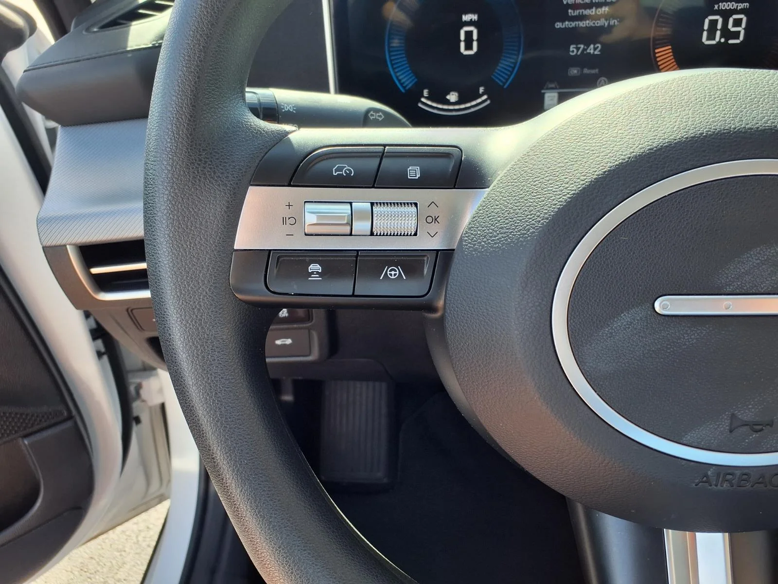 Certified Used 2025 White Hyundai SE image 7