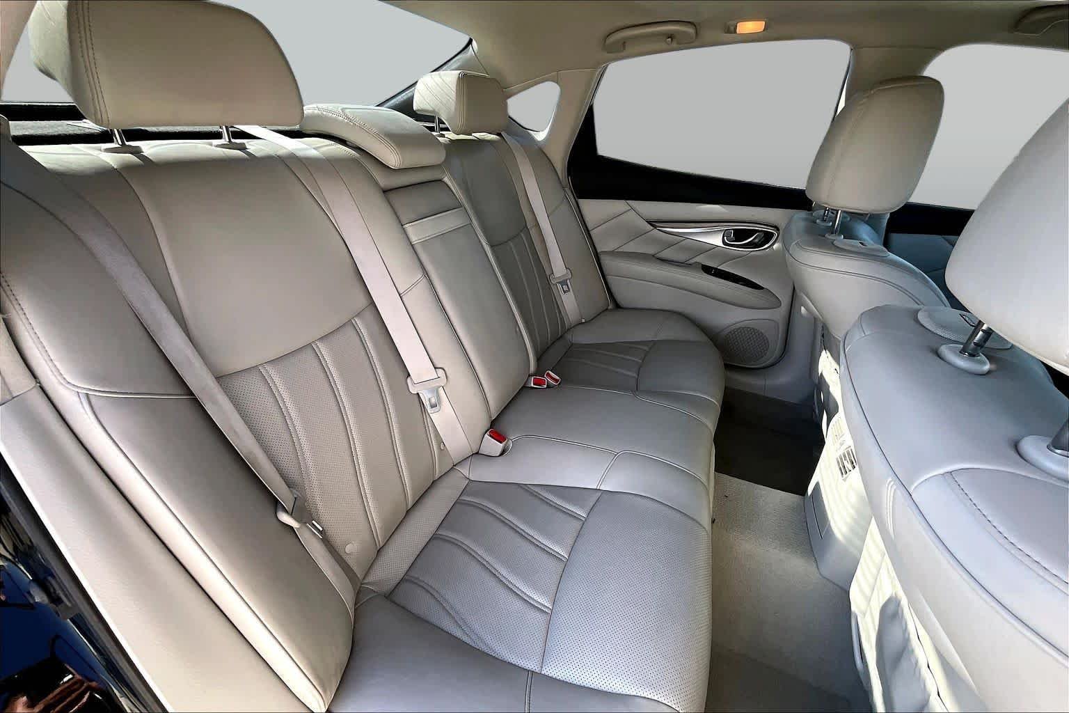 Used 2012 Malbec Black INFINITI  image 17