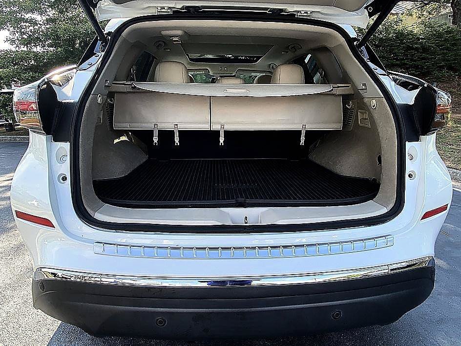 Used 2019 Pearl White Tricoat Nissan SL image 22